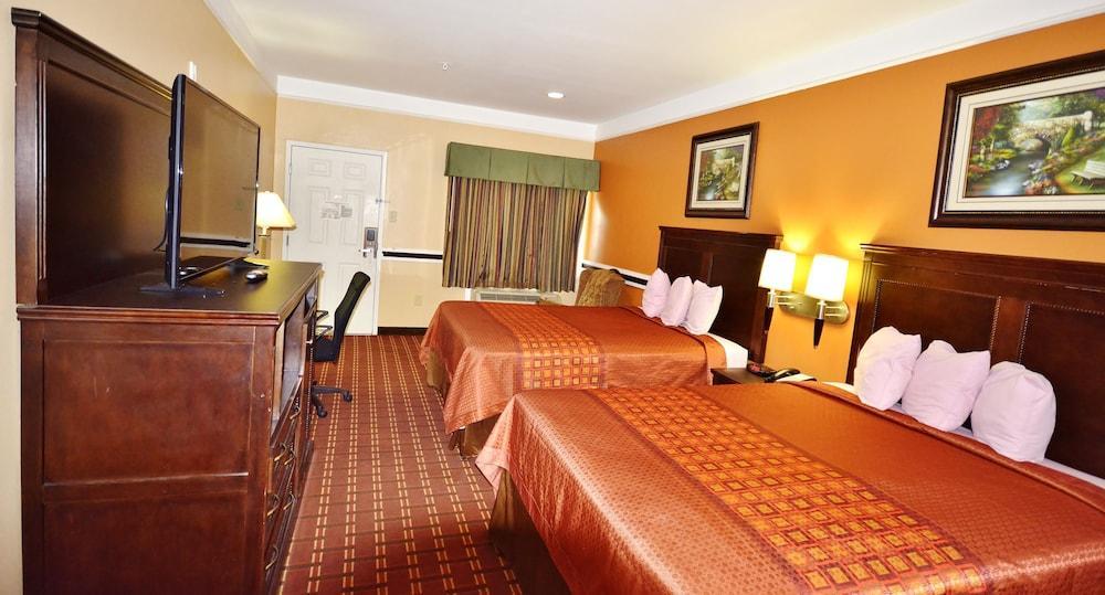 Scottish Inn And Suites Alvin Exteriör bild