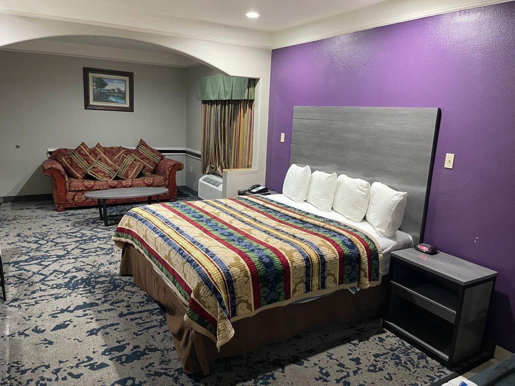 Scottish Inn And Suites Alvin Exteriör bild