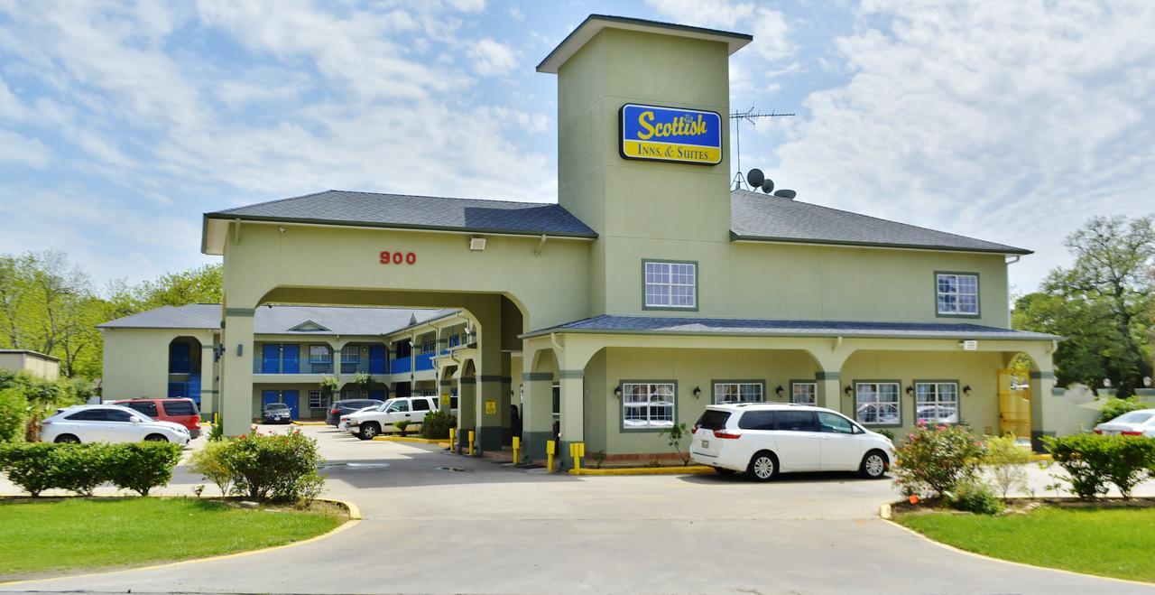 Scottish Inn And Suites Alvin Exteriör bild