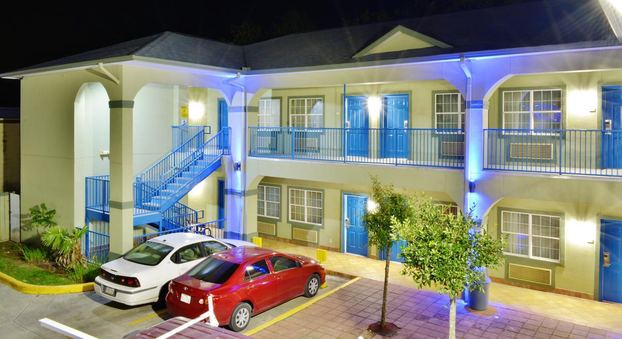 Scottish Inn And Suites Alvin Exteriör bild
