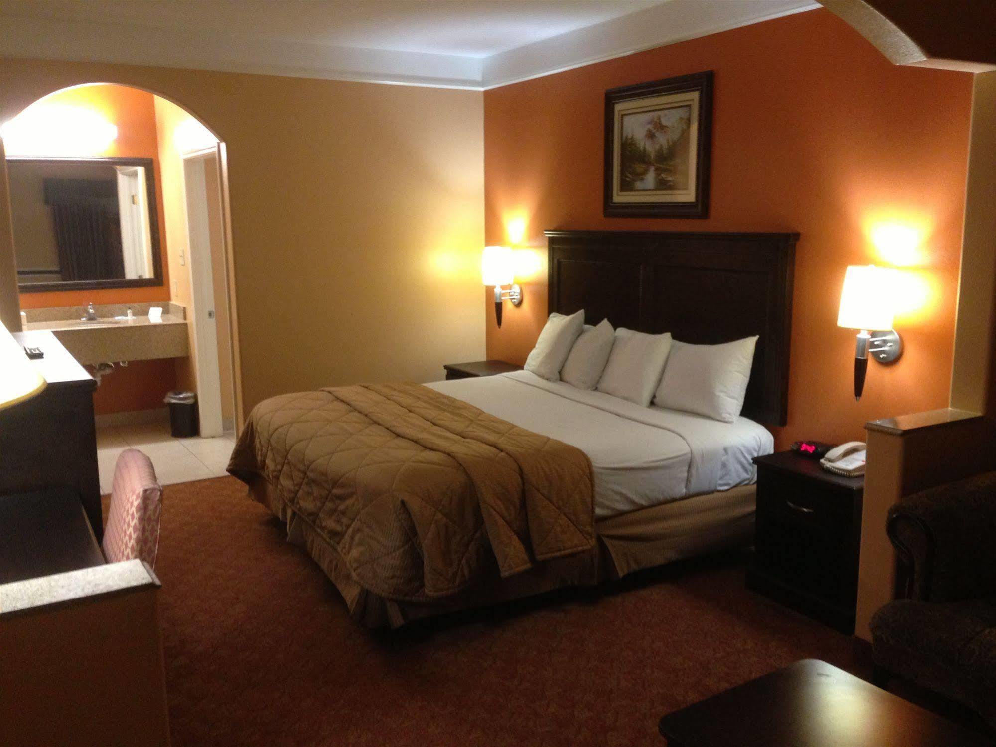 Scottish Inn And Suites Alvin Exteriör bild